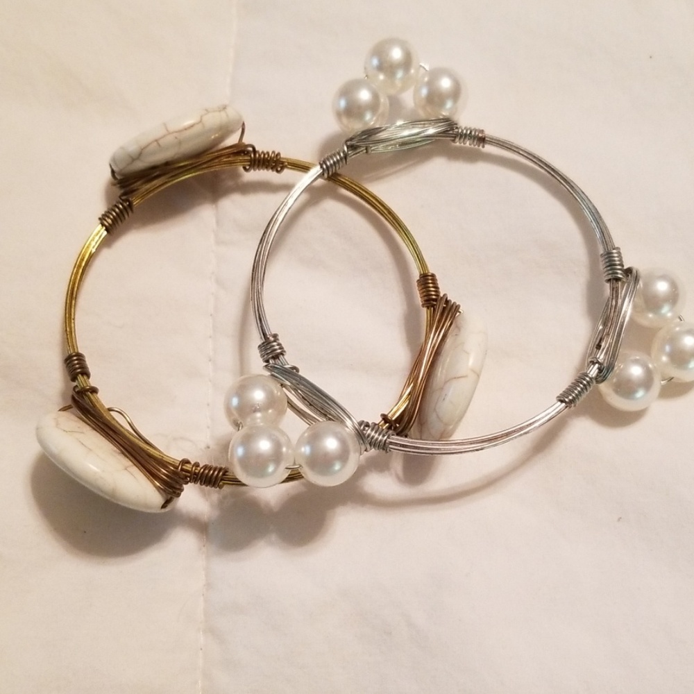 Bracelets. Wire and stone.